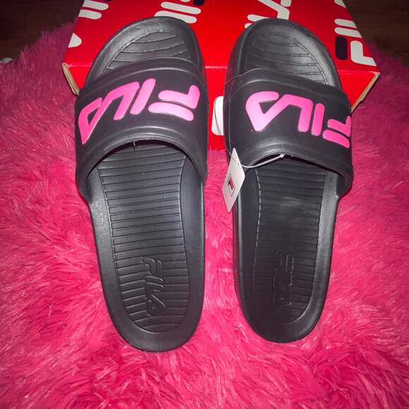 FILA Women's Sleek Slide LT Black‎ Sandals Pink Logo Women Size 11 Men Size 10 - Picture 2 of 3